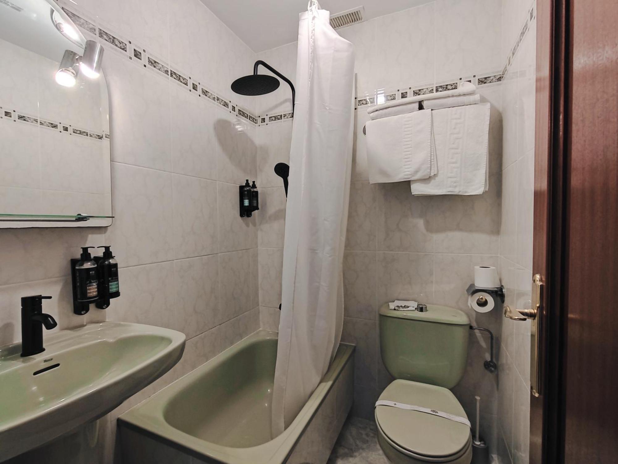 Nest El Camino Otel Santiago de Compostela Dış mekan fotoğraf